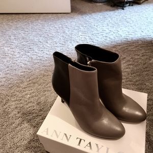Ann Taylor Two Tone Booties Size 6